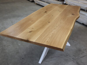 Tisch mit Baumkante in 240x100cm
