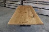 Tisch mit Baumkante mit Epoxidharz in 240x100cm