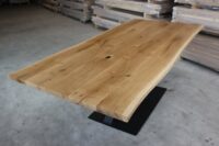 Tisch mit Baumkante mit Epoxidharz 220x100cm