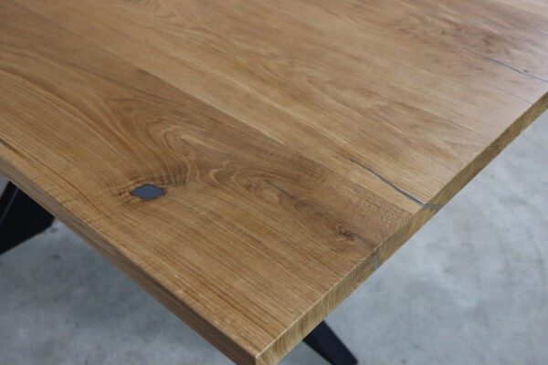 Tisch aus Wildeiche mit Baumkante 220x100cm