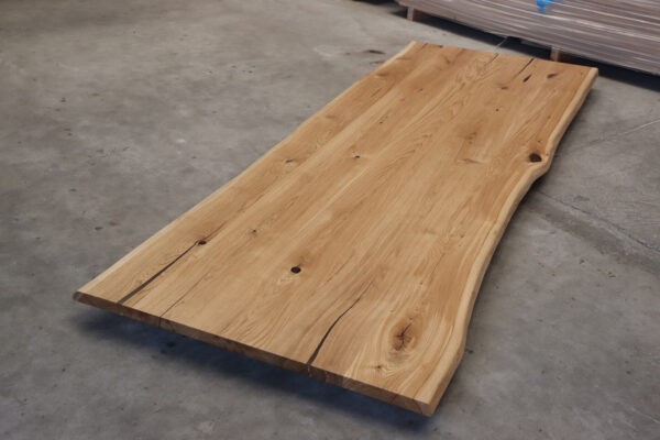 Tischplatte aus Eiche mit Baumkante in 300x100cm