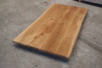 Tischplatte mit Baumkante und Epoxy in 180x90cm