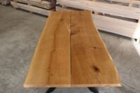 Tisch mit Baumkante aus zwei Lamellen in 240x100cm