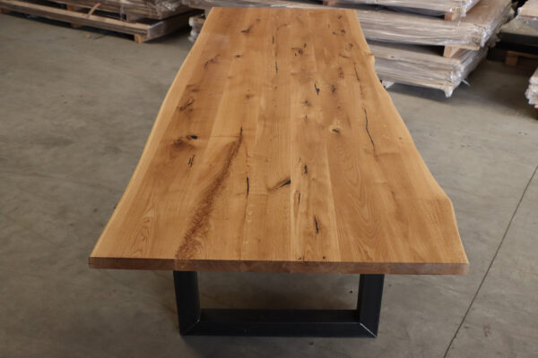 Tisch mit Baumkante aus Eiche in 300x100cm