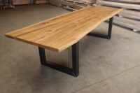 Tisch mit Baumkante aus Eiche in 300x100cm