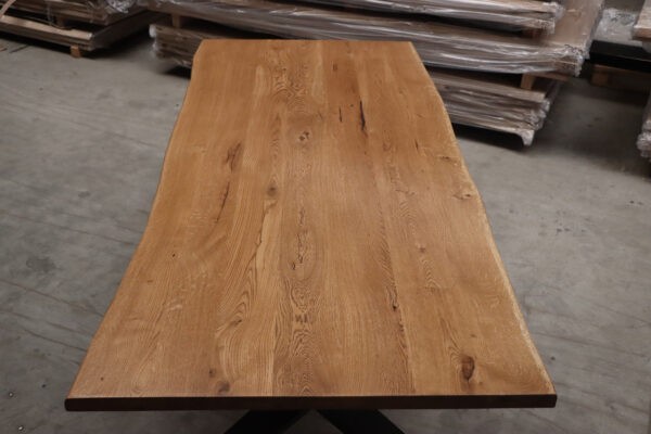 Tisch mit Baumkante aus Eiche 220x100cm