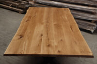 Tisch aus Wildeiche mit Baumkante 240x120cm