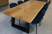 Tisch aus Eiche mit Epoxidharz in 260x100cm