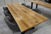 Tisch mit Baumkante aus Eiche 300x100cm
