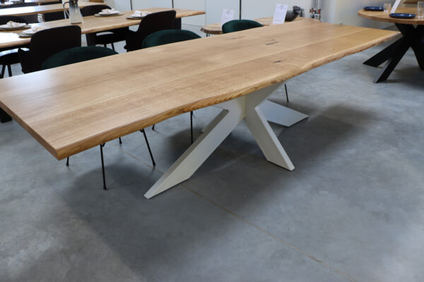 Eiche Rustikal Tisch Baumkante 4 cm Epoxy - 300x100cm Spider Weiß