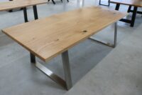 Tisch aus Eiche mit Epoxidharz in 240x100cm