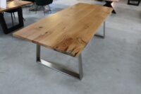 Tisch aus Eiche mit Epoxidharz in 240x100cm