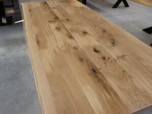 Tisch mit Baumkante Baumtisch in 240x100cm