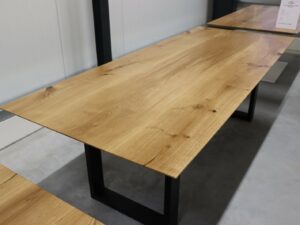 Tisch mit Schweizer Kante in 240x100cm