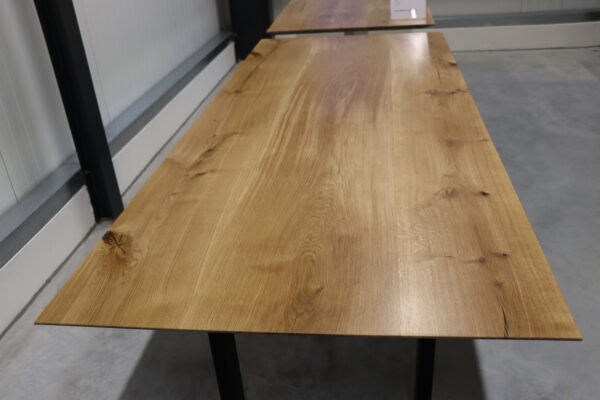 Tisch mit Schweizer Kante in 240x100cm