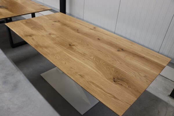 Tisch mit Schweizer Kante in 200x100cm