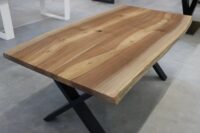 Tisch aus Nussbaum in 180x90cm