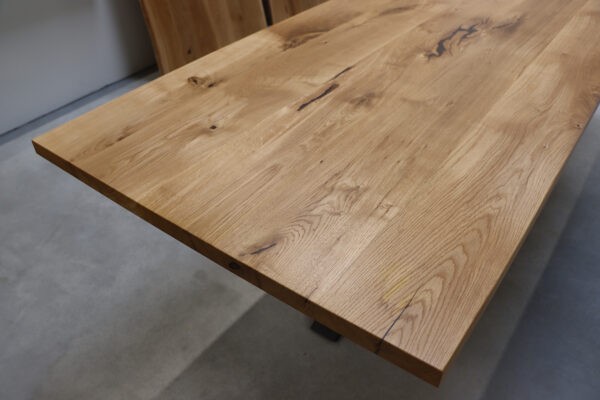 Tisch aus Eiche und Epoxidharz in 240x100cm
