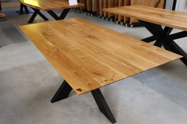 Tisch mit Schweizer Kante in 200x100cm