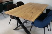 Tisch mit Baumkante aus Eiche 160x90cm