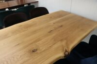 Tisch mit Baumkante aus Eiche 160x90cm