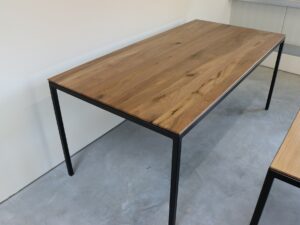 Tisch Berlin aus Nussbaum 180x90cm