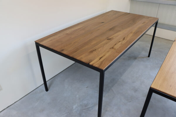 Tisch Berlin aus Nussbaum 180x90cm