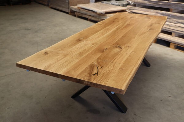 Tisch aus Eiche mit Baumkante und Ansteckplatten