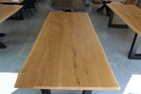Tisch mit Baumkante aus Eiche in 280x100cm