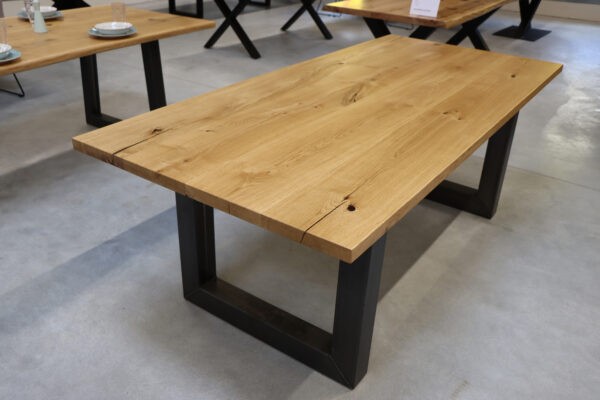Tisch aus Eiche in 220x100cm