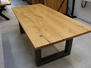 Tisch aus Eiche in 220x100cm