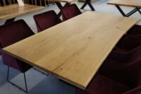Tisch mit Baumkante aus Eiche in 200x100cm