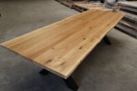 Tisch mit Baumkante in 300x100cm