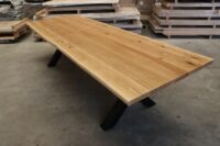 Tisch mit Baumkante in 300x100cm