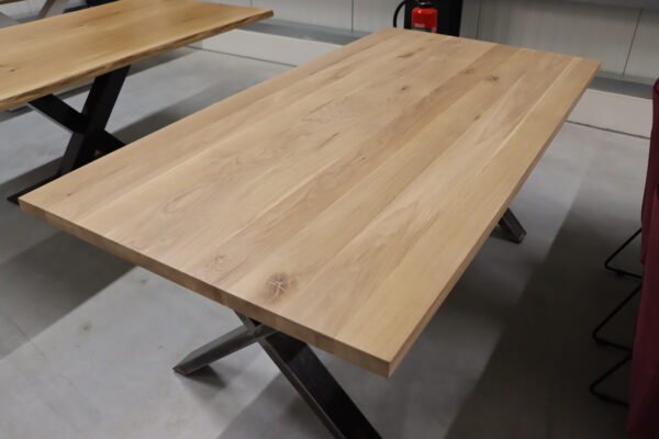 Tisch aus Eiche weiß geölt in 200x100cm