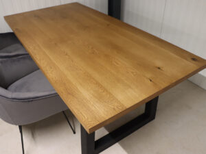 Tisch aus Eiche in 200x100cm