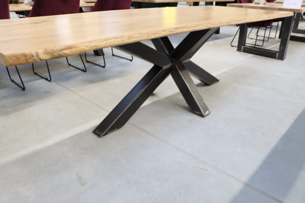 Tisch aus Eiche mit Epoxy in 280x100cm