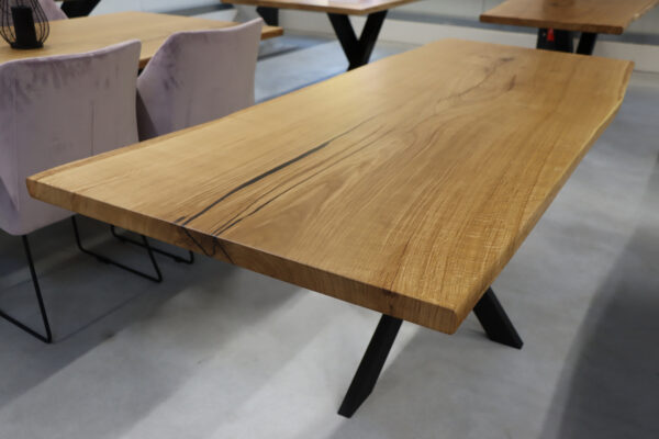 Baumscheibe Tisch aus Eiche mit Epoxy in 220x80cm