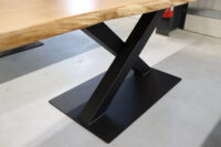 Tisch aus Eiche Baumscheibe in 220x80-90cm