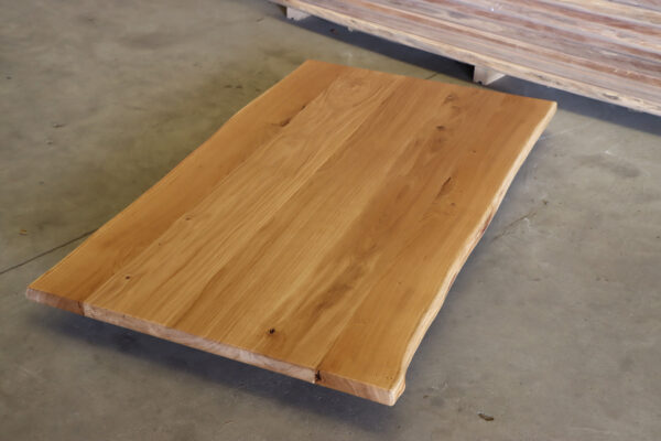 Tischplatte aus Eiche und Epoxy. Esstisch mit Baumkante in 160x90cm