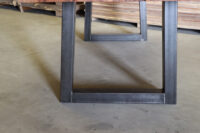 Tisch aus Alteiche mit Baumkante in 240x100cm