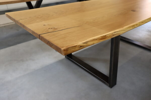 Tisch mit Ansteckplatte aus Eiche und Epoxy in 180x100cm