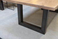 Tisch mit Baumkante aus Eiche in 240x120cm