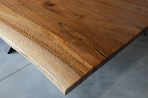 Tisch aus Nussbaum in 300x120cm