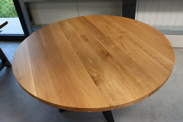 Tisch aus Eiche Rund. Esstisch in 140cm Durchmesser als Esstisch.