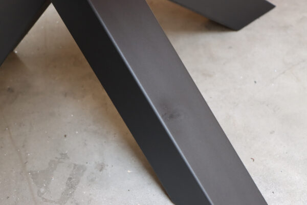 XXL Tisch aus Eiche rustikal in 300x100cm. Massivholztisch aus Eiche als Konferenztisch.