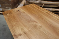 XXL Tisch aus Eiche rustikal in 300x100cm. Massivholztisch aus Eiche als Konferenztisch.