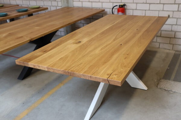 Tisch aus Eiche mit Epoxy in 220x100cm