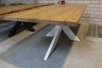 Tisch aus Eiche mit Epoxy in 220x100cm