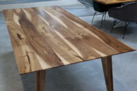 Massivholztisch aus Nussbaum mit schweizer Kante in 220x100cm